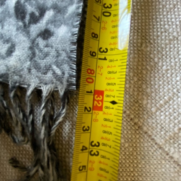 V.Frass Cashmink Acrylic Soft Grey Floral Winter Scarf- Made in Germany - Picture 14 of 14